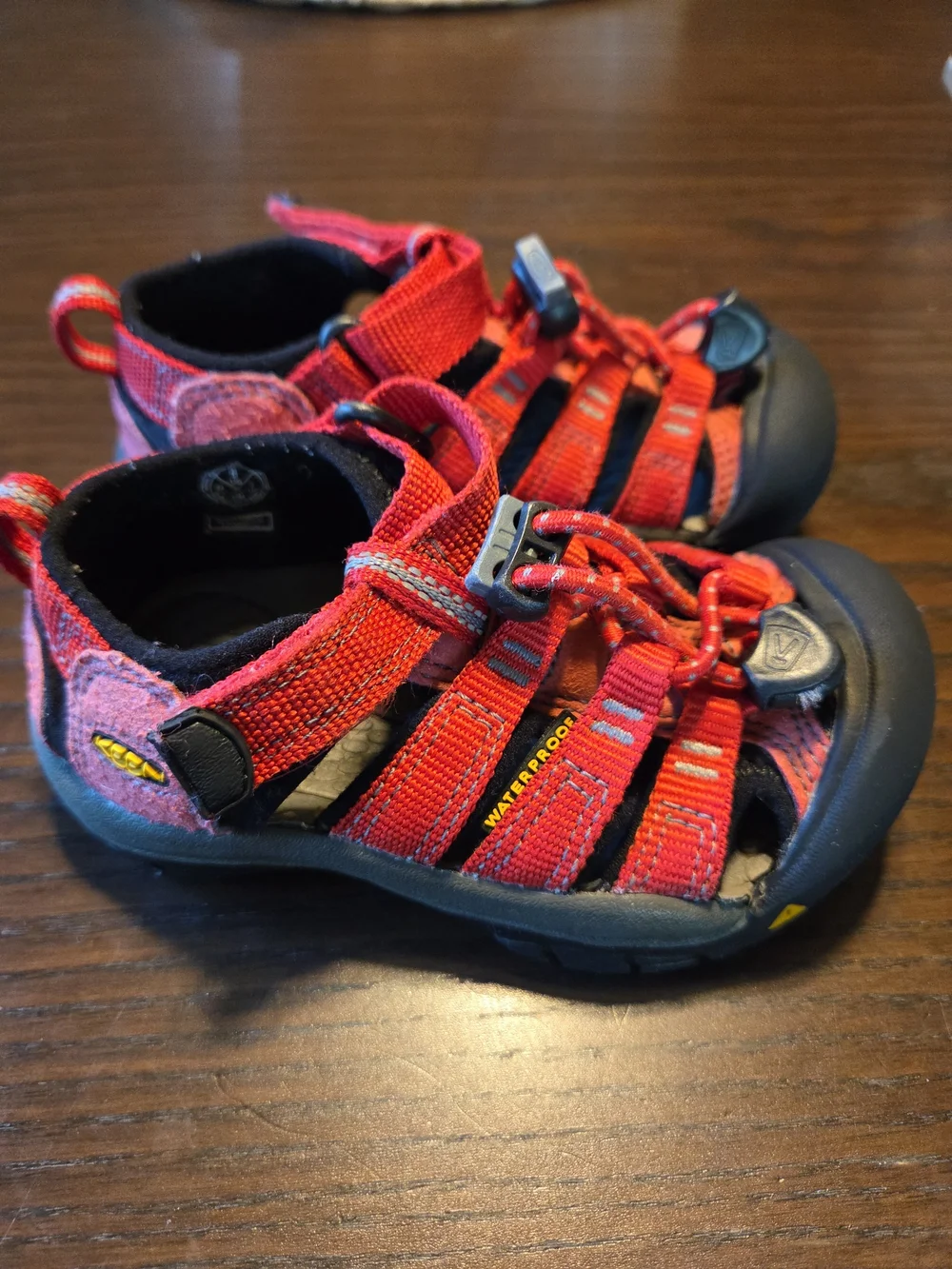 KEEN Newport H2 Toddler Water Sandals Size 8 Red Gray Closed Toe Hiking Shoes - Picture 1 of 6